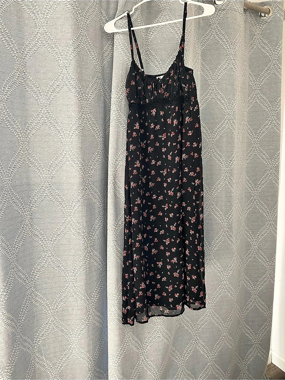 No Boundaries Floral Maxi Dress in Black & Red Size Medium Like New